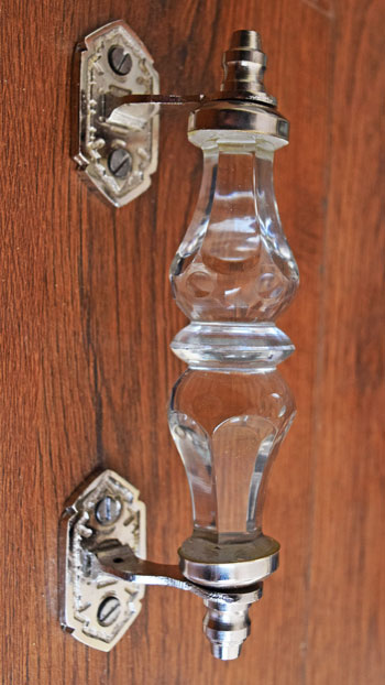 glass cabinet handle
