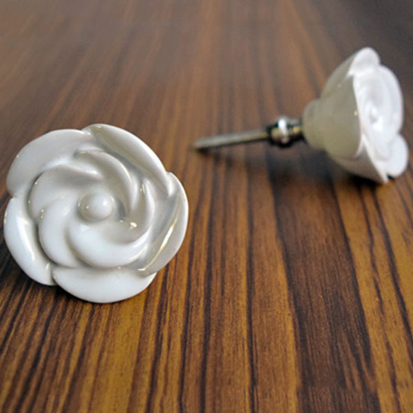 Fleurs du Jour White Flower Ceramic Knob