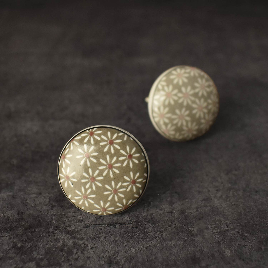 Broderie Grey Ceramic Flower Dresser Drawer Knob