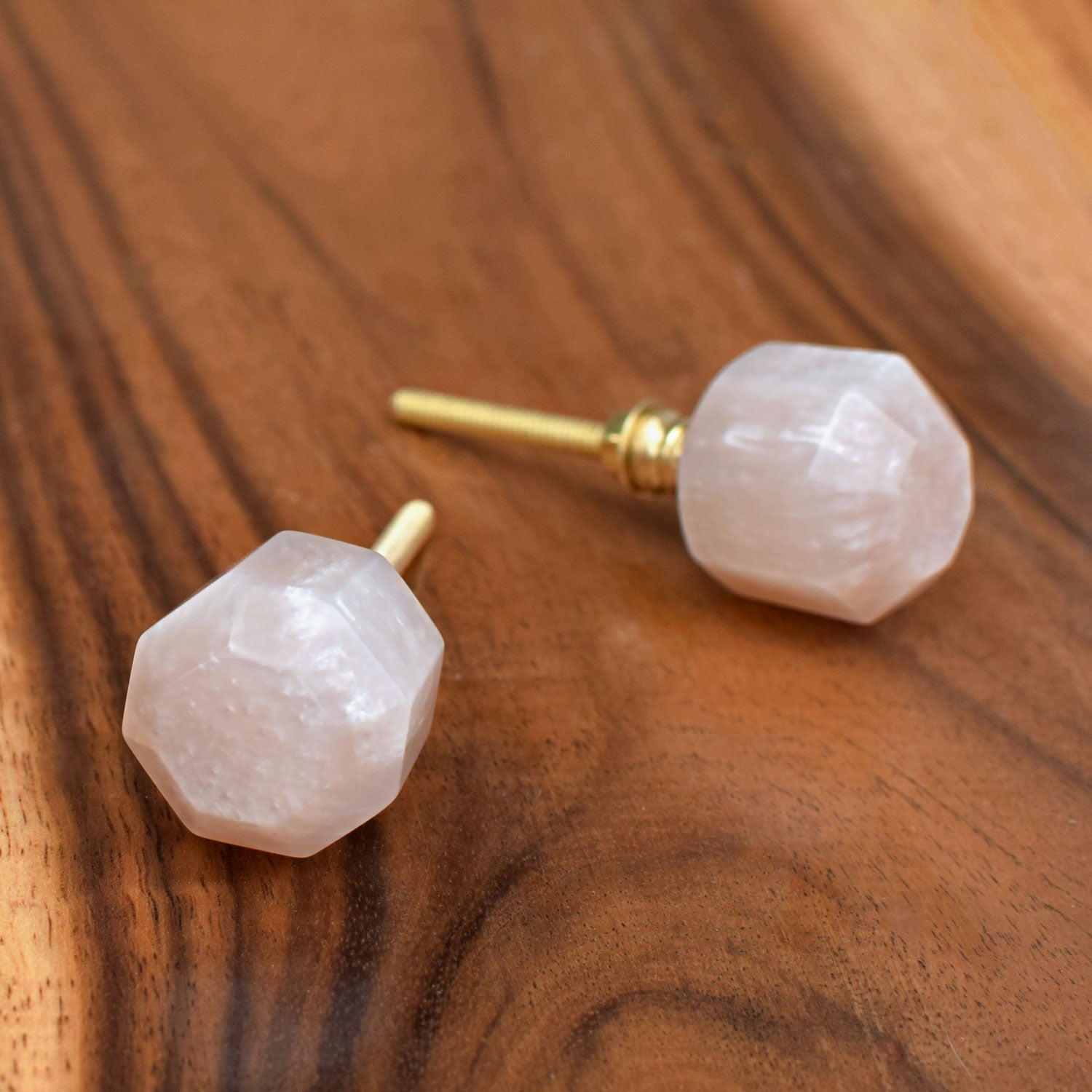 Icarus Resin Cabinet Dresser Knob