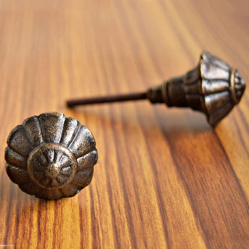 Ming Vintage Metal Cabinet Knob