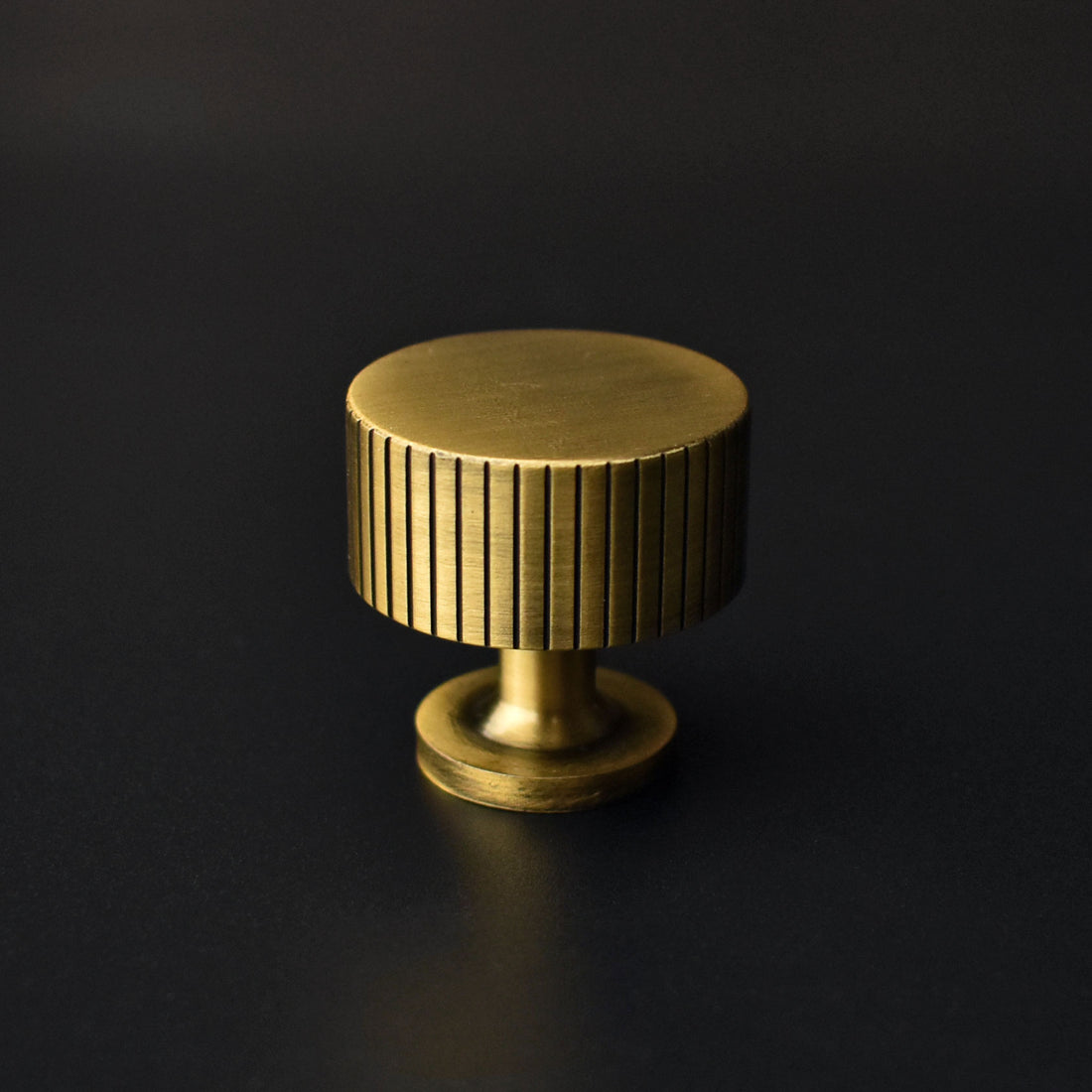 Claro Antique Brass Knurled Cabinet Drawer Knob and Handle