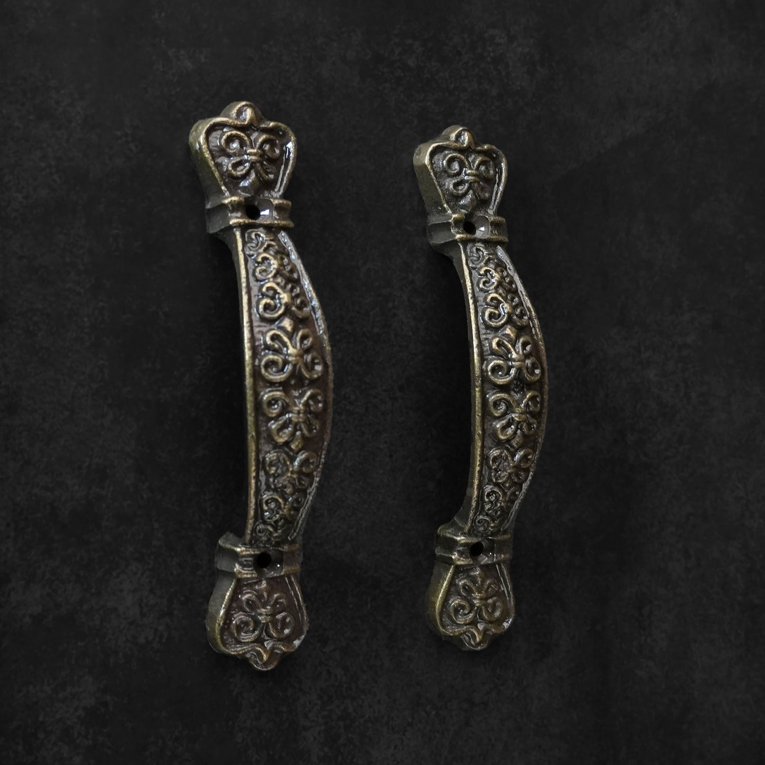 Heathcliff Antique Cabinet Wardrobe Handle Pull