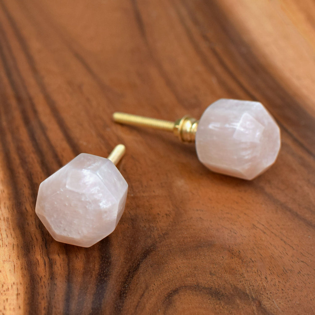 Icarus Resin Cabinet Dresser Knob